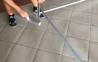 Fase di montaggio della struttura in alluminio