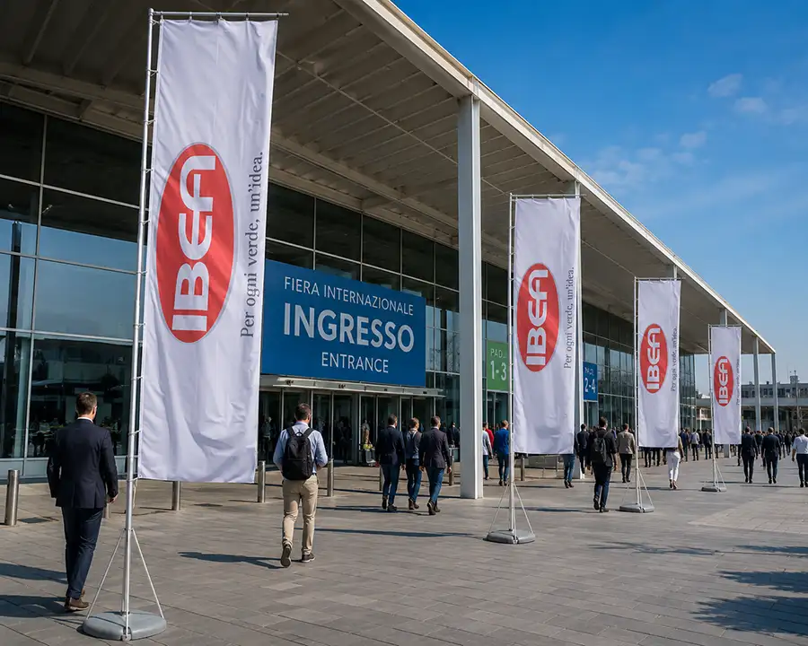 Pennone altezza 7 metri usato in ingresso fiere